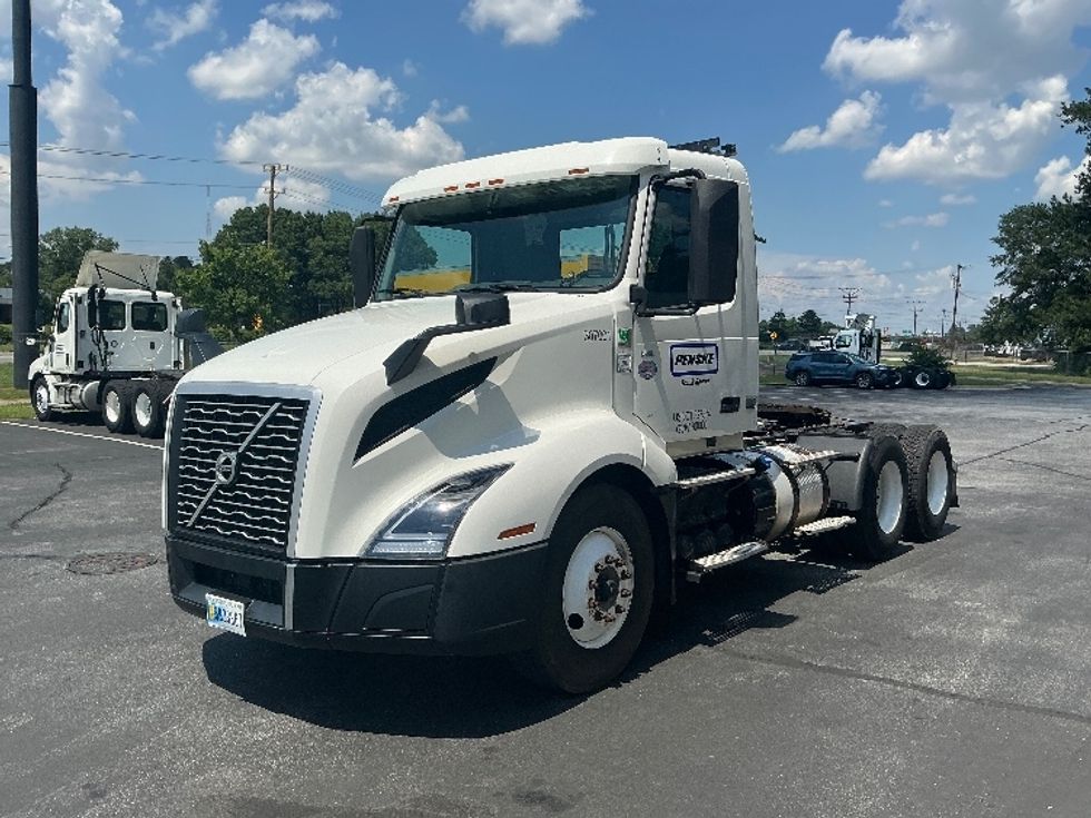 Day Cab Tractor-Heavy Duty Tractors-Volvo-2019-VNL64T300-Morrisville-NC-440,724\n\t\tmiles-$ 39,750 - Image 3