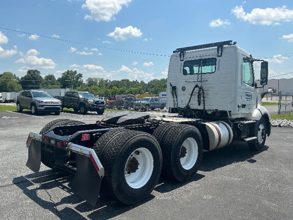 Day Cab Tractor-Heavy Duty Tractors-Volvo-2019-VNL64T300-Morrisville-NC-440,724\n\t\tmiles-$ 39,750 - Image 7