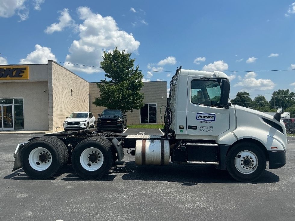Day Cab Tractor-Heavy Duty Tractors-Volvo-2019-VNL64T300-Morrisville-NC-440,724\n\t\tmiles-$ 39,750 - Image 8