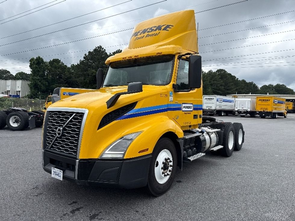 Day Cab Tractor-Heavy Duty Tractors-Volvo-2019-VNL64T300-Norcross-GA-108,963\n\t\tmiles-$ 58,750 - Image 3