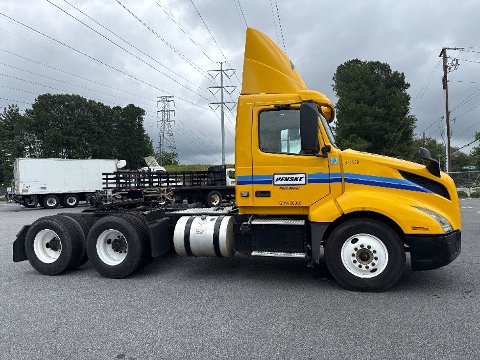Day Cab Tractor-Heavy Duty Tractors-Volvo-2019-VNL64T300-Norcross-GA-108,963\n\t\tmiles-$ 58,750 - Image 8
