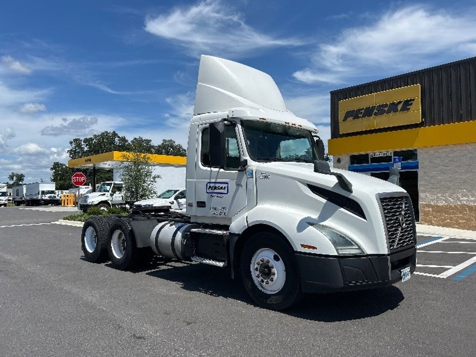 Day Cab Tractor-Heavy Duty Tractors-Volvo-2019-VNL64T300-Ocala-FL-275,754\n\t\tmiles-$ 53,000 - Image 1