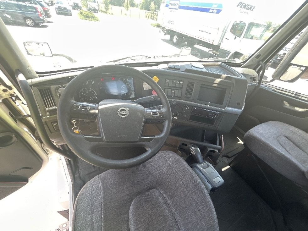 Day Cab Tractor-Heavy Duty Tractors-Volvo-2019-VNL64T300-Ocala-FL-275,754\n\t\tmiles-$ 53,000 - Image 11
