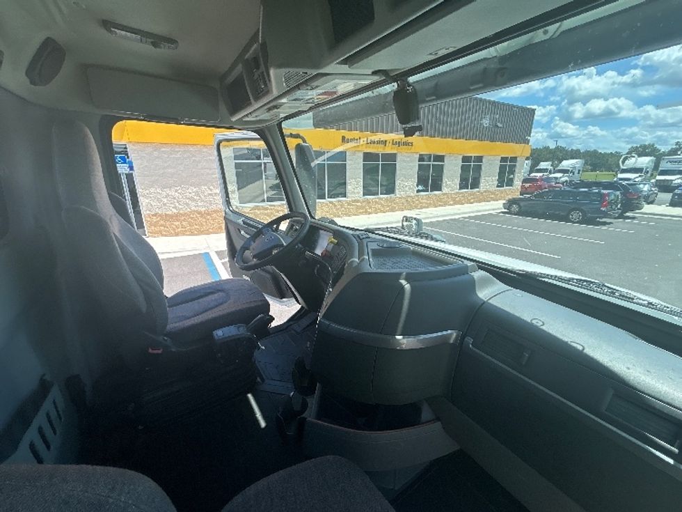 Day Cab Tractor-Heavy Duty Tractors-Volvo-2019-VNL64T300-Ocala-FL-275,754\n\t\tmiles-$ 53,000 - Image 14