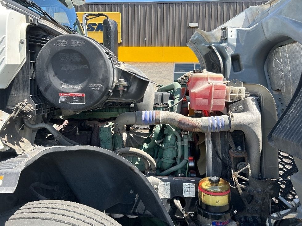 Day Cab Tractor-Heavy Duty Tractors-Volvo-2019-VNL64T300-Ocala-FL-275,754\n\t\tmiles-$ 53,000 - Image 15