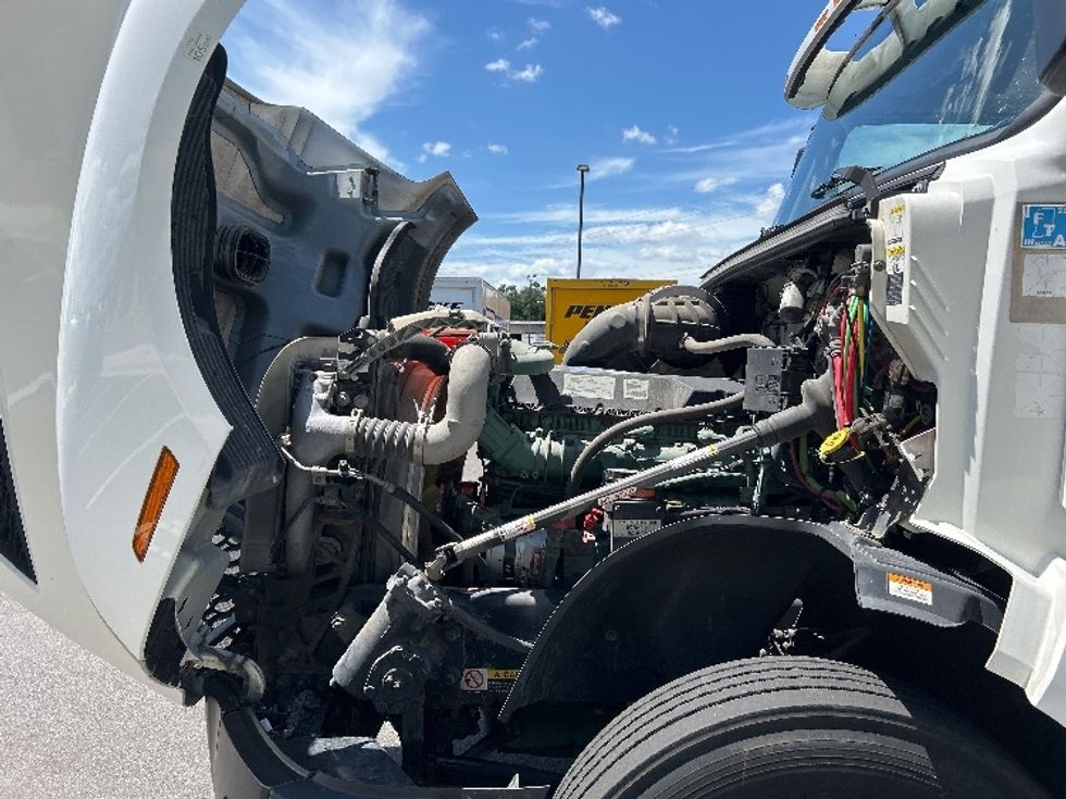 Day Cab Tractor-Heavy Duty Tractors-Volvo-2019-VNL64T300-Ocala-FL-275,754\n\t\tmiles-$ 53,000 - Image 16