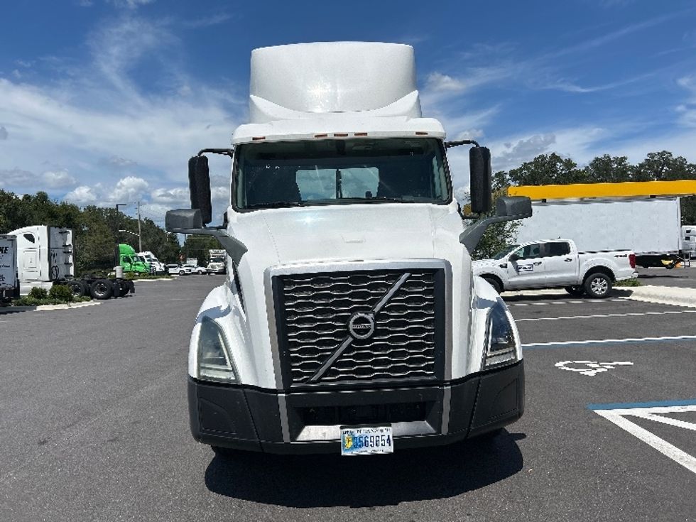 Day Cab Tractor-Heavy Duty Tractors-Volvo-2019-VNL64T300-Ocala-FL-275,754\n\t\tmiles-$ 53,000 - Image 2