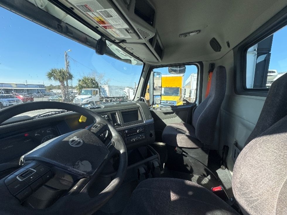 Day Cab Tractor-Heavy Duty Tractors-Volvo-2019-VNL64T300-Ocala-FL-511,328\n\t\tmiles-$ 36,750 - Image 10