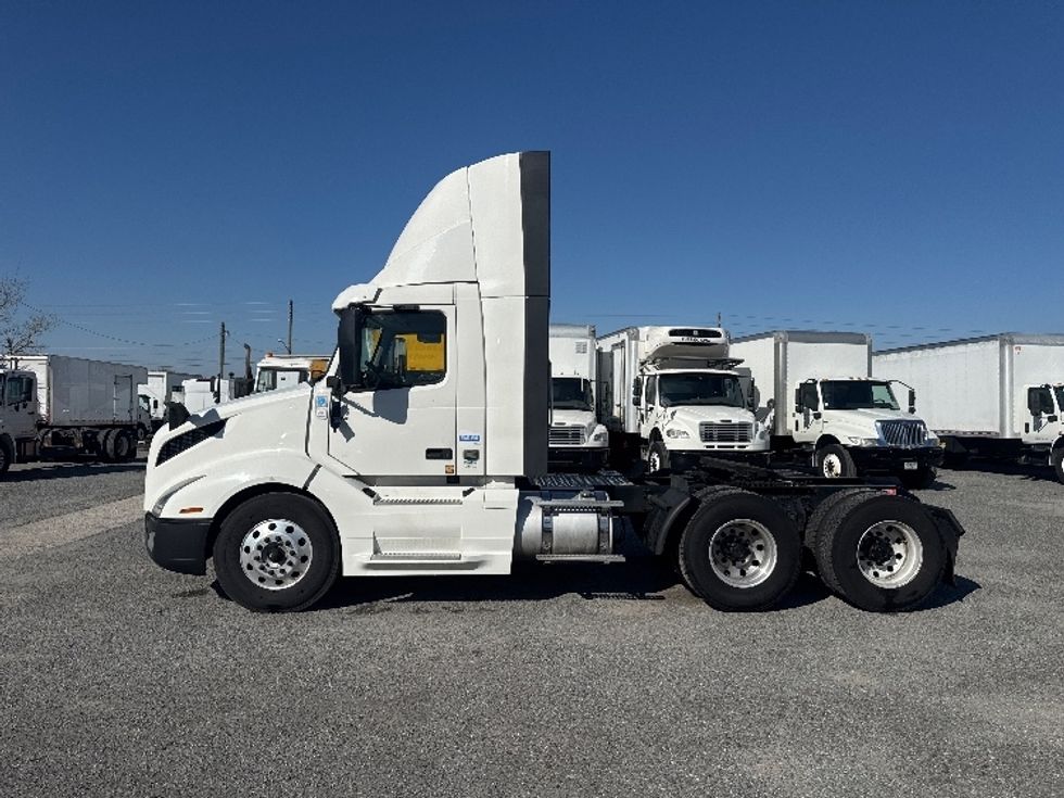Day Cab Tractor-Heavy Duty Tractors-Volvo-2019-VNL64T300-Ocala-FL-511,328\n\t\tmiles-$ 36,750 - Image 4