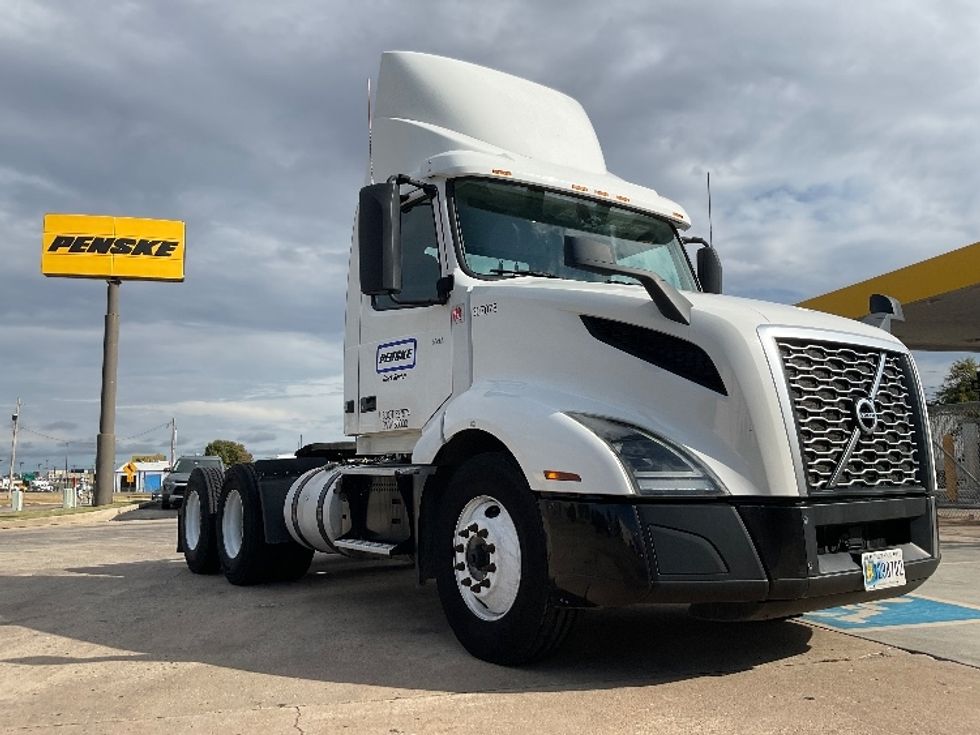 Day Cab Tractor-Heavy Duty Tractors-Volvo-2019-VNL64T300-Oklahoma City-OK-523,269\n\t\tmiles-$ 45,250 - Image 1