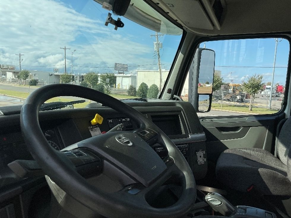 Day Cab Tractor-Heavy Duty Tractors-Volvo-2019-VNL64T300-Oklahoma City-OK-523,269\n\t\tmiles-$ 45,250 - Image 10