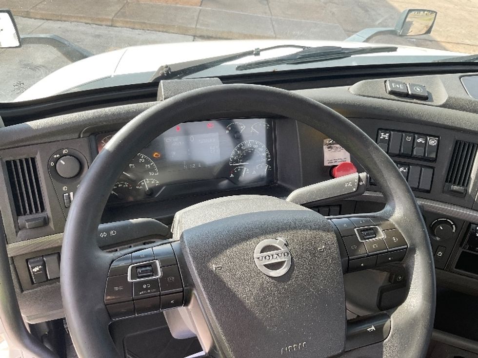 Day Cab Tractor-Heavy Duty Tractors-Volvo-2019-VNL64T300-Oklahoma City-OK-523,269\n\t\tmiles-$ 45,250 - Image 11