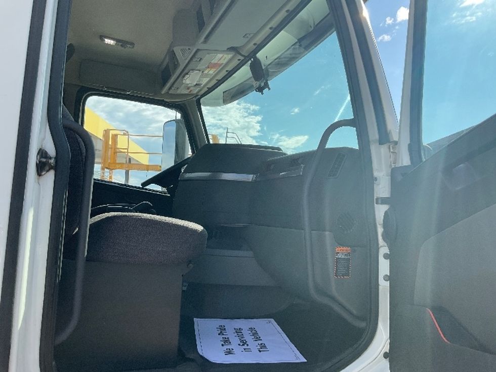 Day Cab Tractor-Heavy Duty Tractors-Volvo-2019-VNL64T300-Oklahoma City-OK-523,269\n\t\tmiles-$ 45,250 - Image 12