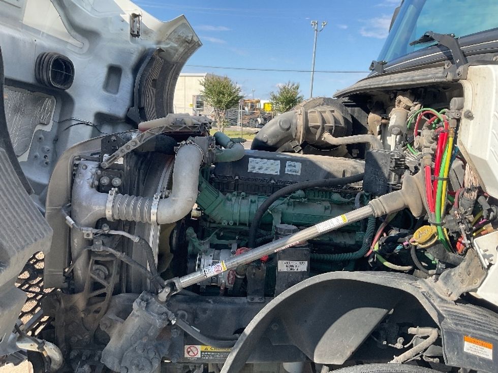 Day Cab Tractor-Heavy Duty Tractors-Volvo-2019-VNL64T300-Oklahoma City-OK-523,269\n\t\tmiles-$ 45,250 - Image 15