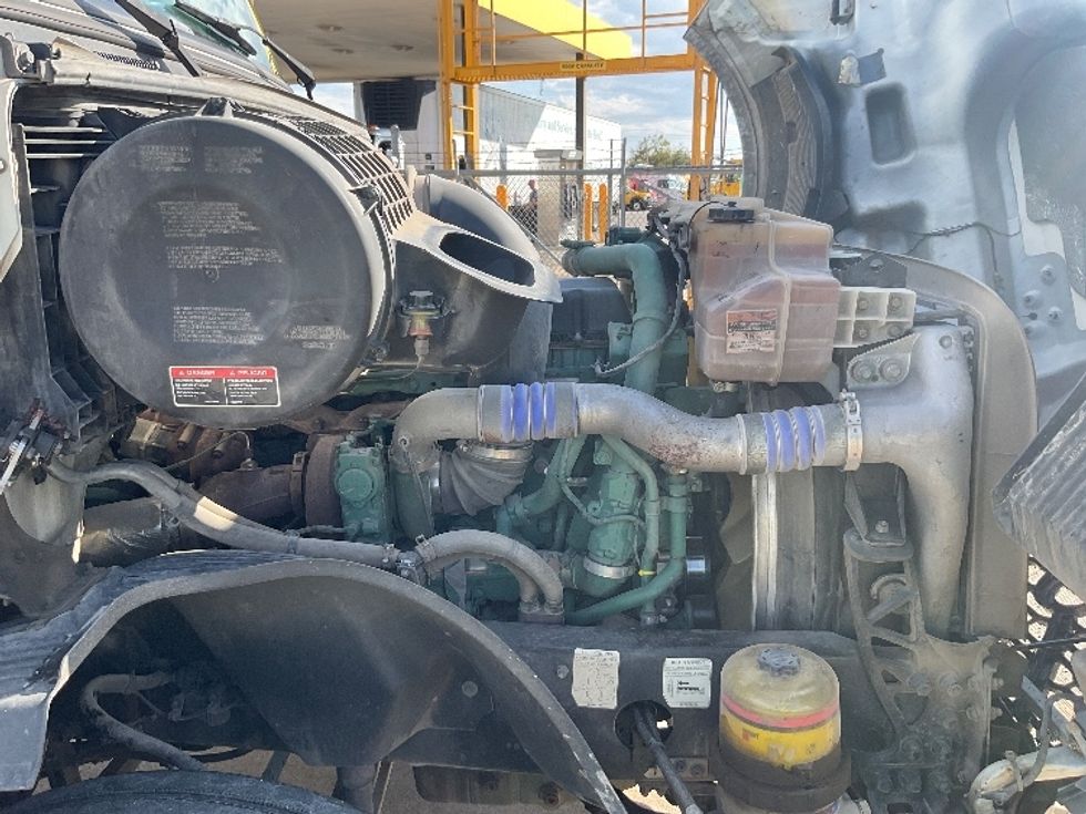 Day Cab Tractor-Heavy Duty Tractors-Volvo-2019-VNL64T300-Oklahoma City-OK-523,269\n\t\tmiles-$ 45,250 - Image 16