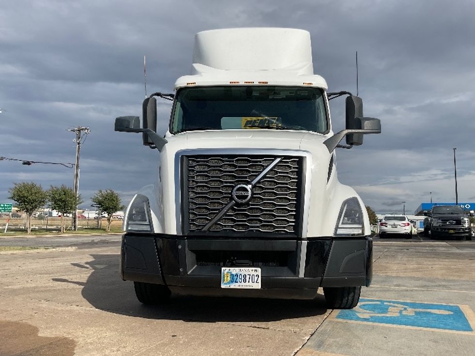 Day Cab Tractor-Heavy Duty Tractors-Volvo-2019-VNL64T300-Oklahoma City-OK-523,269\n\t\tmiles-$ 45,250 - Image 2