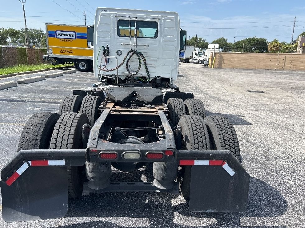 Day Cab Tractor-Heavy Duty Tractors-Volvo-2019-VNL64T300-Orlando-FL-393,905\n\t\tmiles-$ 42,250 - Image 5