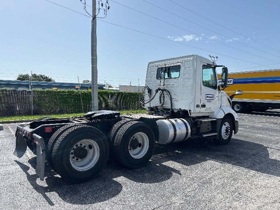 Day Cab Tractor-Heavy Duty Tractors-Volvo-2019-VNL64T300-Orlando-FL-393,905\n\t\tmiles-$ 42,250 - Image 6