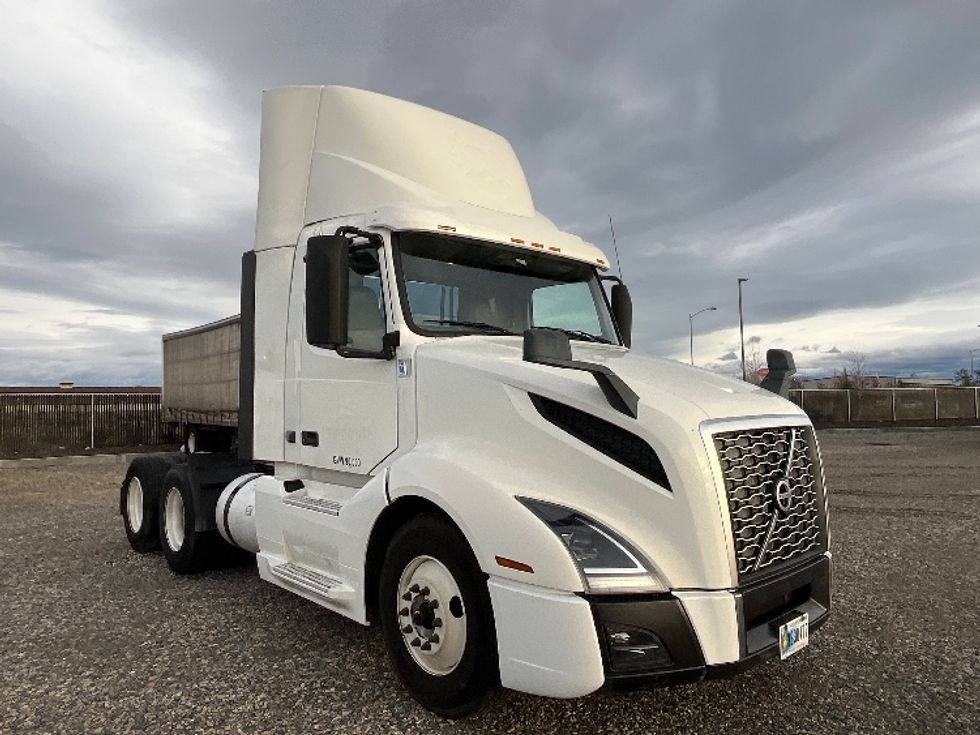 Day Cab Tractor-Heavy Duty Tractors-Volvo-2019-VNL64T300-Pasco-WA-402,770\n\t\tmiles-$ 42,000 - Image 1