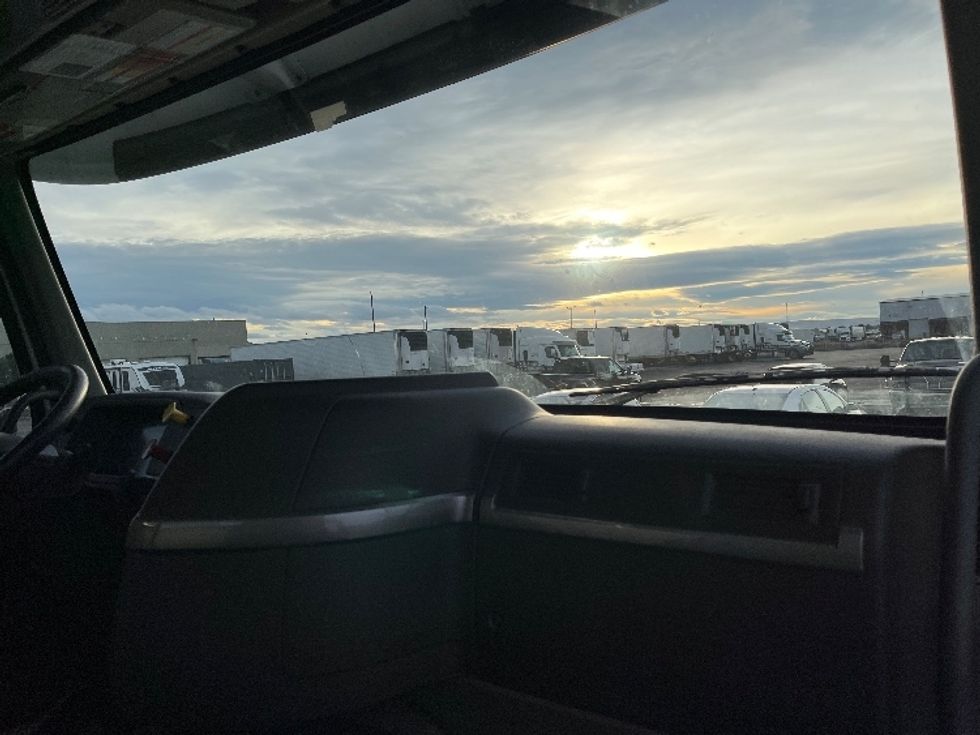 Day Cab Tractor-Heavy Duty Tractors-Volvo-2019-VNL64T300-Pasco-WA-402,770\n\t\tmiles-$ 42,000 - Image 13