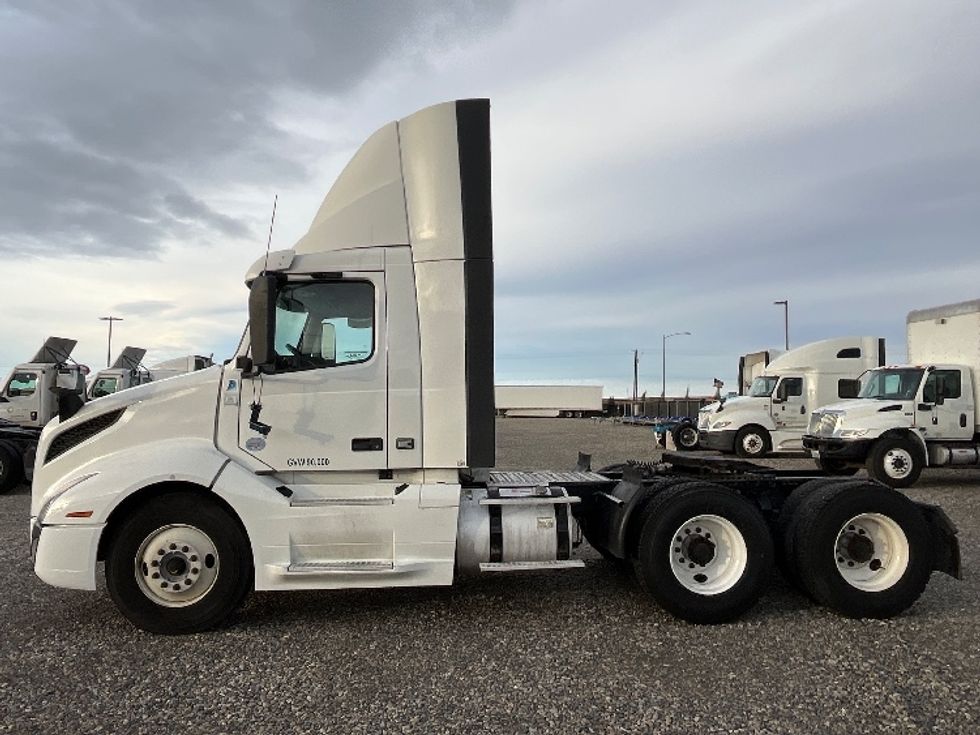 Day Cab Tractor-Heavy Duty Tractors-Volvo-2019-VNL64T300-Pasco-WA-402,770\n\t\tmiles-$ 42,000 - Image 4