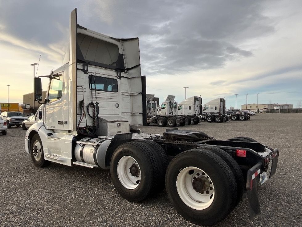 Day Cab Tractor-Heavy Duty Tractors-Volvo-2019-VNL64T300-Pasco-WA-402,770\n\t\tmiles-$ 42,000 - Image 5