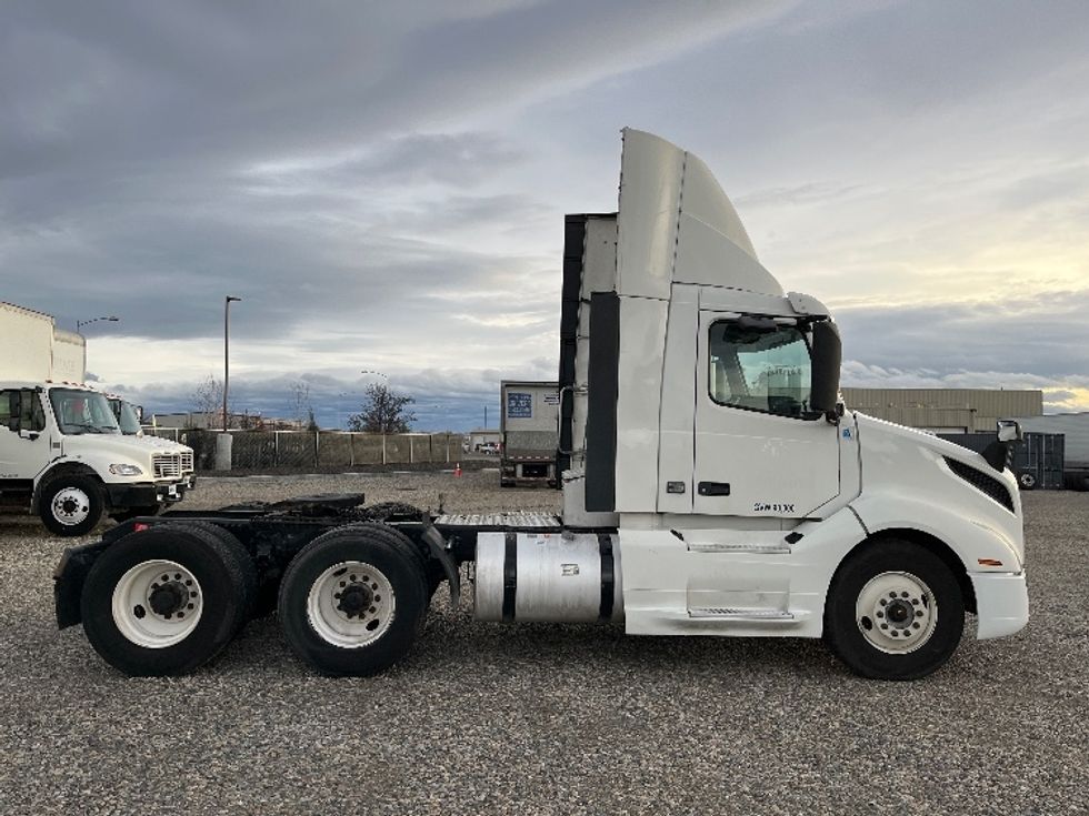 Day Cab Tractor-Heavy Duty Tractors-Volvo-2019-VNL64T300-Pasco-WA-402,770\n\t\tmiles-$ 42,000 - Image 8