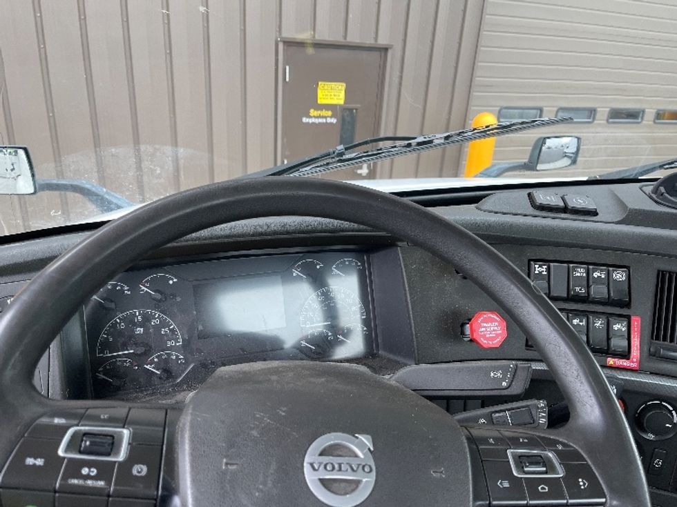 Day Cab Tractor-Heavy Duty Tractors-Volvo-2019-VNL64T300-Pasco-WA-462,134\n\t\tmiles-$ 38,750 - Image 11