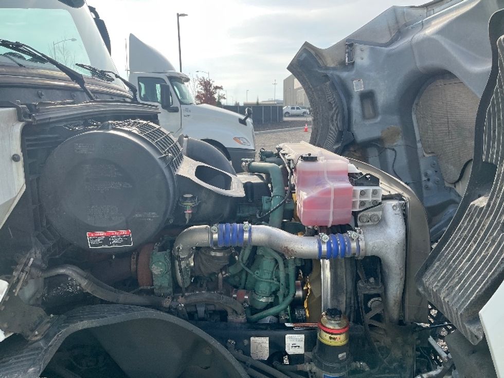 Day Cab Tractor-Heavy Duty Tractors-Volvo-2019-VNL64T300-Pasco-WA-462,134\n\t\tmiles-$ 38,750 - Image 12