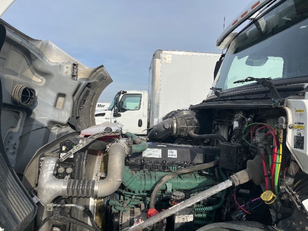 Day Cab Tractor-Heavy Duty Tractors-Volvo-2019-VNL64T300-Pasco-WA-462,134\n\t\tmiles-$ 38,750 - Image 16