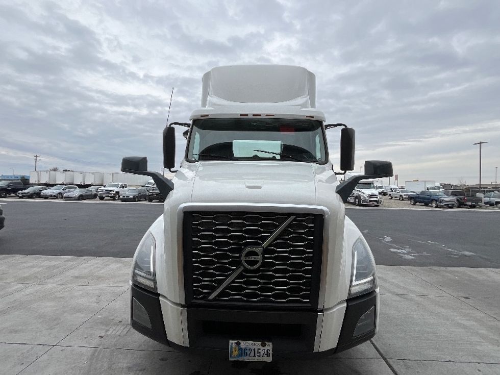 Day Cab Tractor-Heavy Duty Tractors-Volvo-2019-VNL64T300-Pasco-WA-462,134\n\t\tmiles-$ 38,750 - Image 2