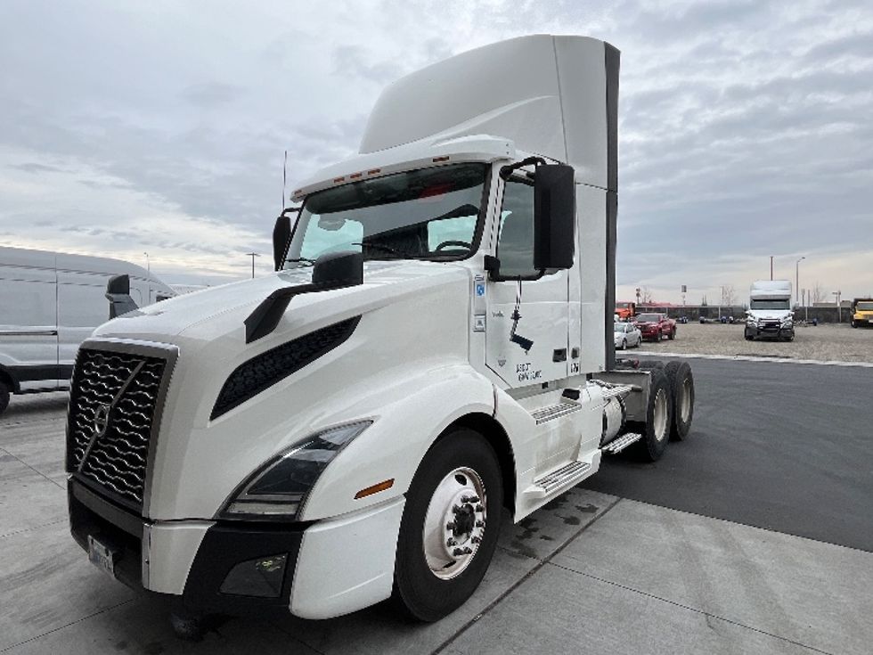 Day Cab Tractor-Heavy Duty Tractors-Volvo-2019-VNL64T300-Pasco-WA-462,134\n\t\tmiles-$ 38,750 - Image 3