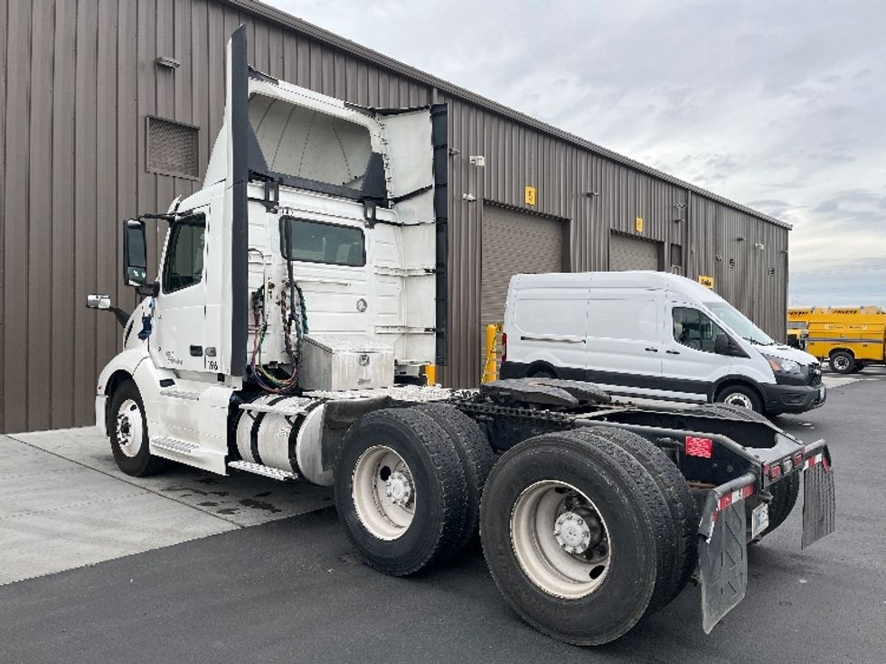 Day Cab Tractor-Heavy Duty Tractors-Volvo-2019-VNL64T300-Pasco-WA-462,134\n\t\tmiles-$ 38,750 - Image 5