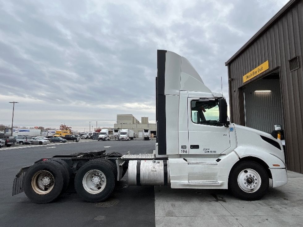 Day Cab Tractor-Heavy Duty Tractors-Volvo-2019-VNL64T300-Pasco-WA-462,134\n\t\tmiles-$ 38,750 - Image 8