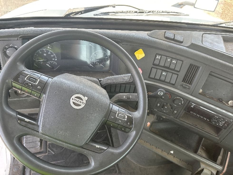 Day Cab Tractor-Heavy Duty Tractors-Volvo-2019-VNL64T300-Phoenix-AZ-207,415\n\t\tmiles-$ 51,500 - Image 11