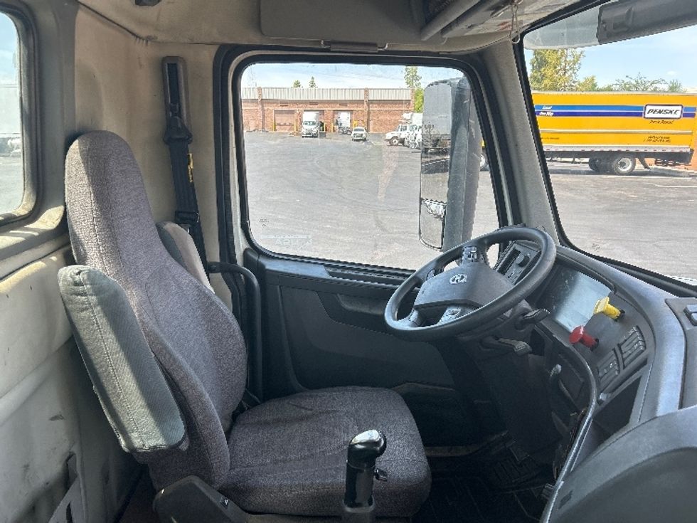 Day Cab Tractor-Heavy Duty Tractors-Volvo-2019-VNL64T300-Phoenix-AZ-207,415\n\t\tmiles-$ 51,500 - Image 14