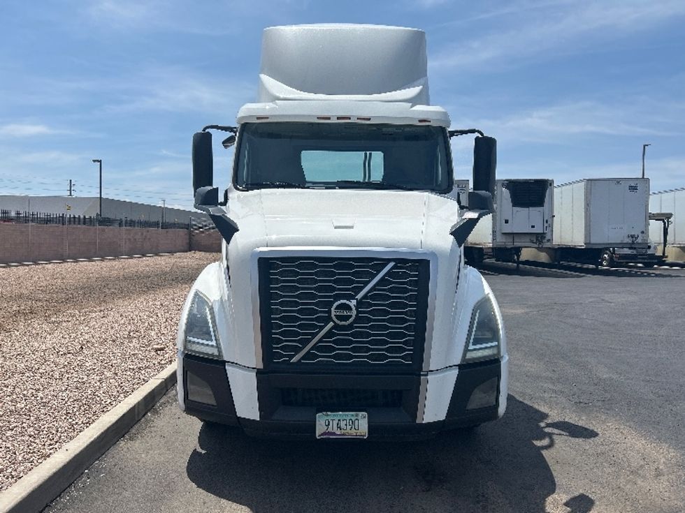Day Cab Tractor-Heavy Duty Tractors-Volvo-2019-VNL64T300-Phoenix-AZ-207,415\n\t\tmiles-$ 51,500 - Image 2