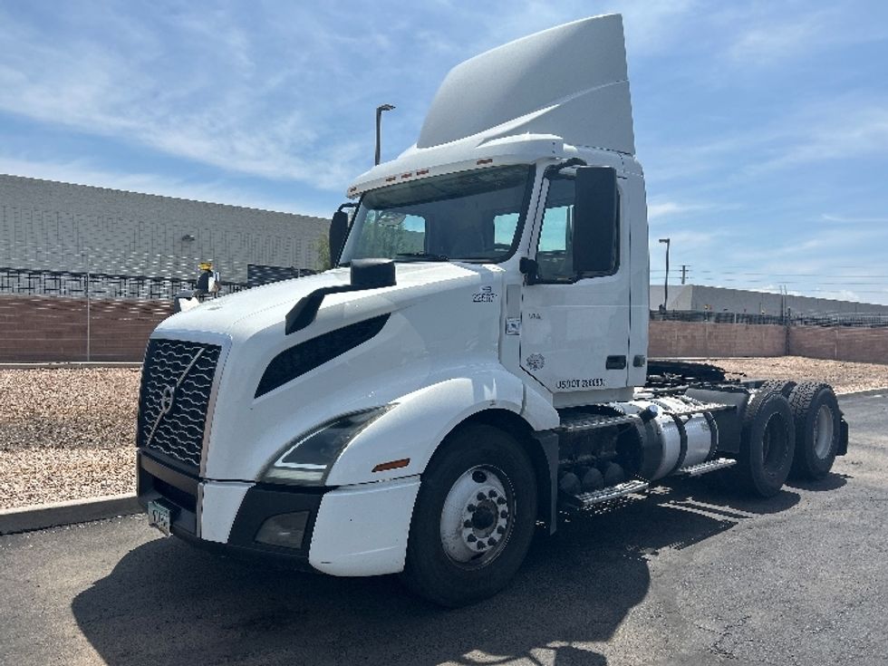 Day Cab Tractor-Heavy Duty Tractors-Volvo-2019-VNL64T300-Phoenix-AZ-207,415\n\t\tmiles-$ 51,500 - Image 3
