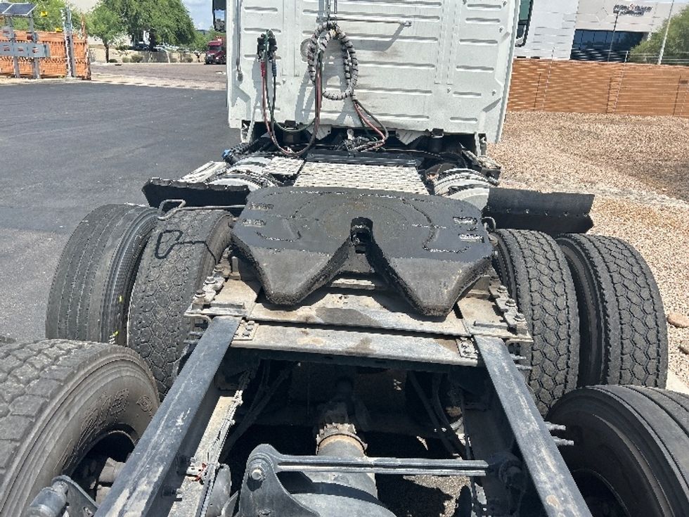 Day Cab Tractor-Heavy Duty Tractors-Volvo-2019-VNL64T300-Phoenix-AZ-207,415\n\t\tmiles-$ 51,500 - Image 6