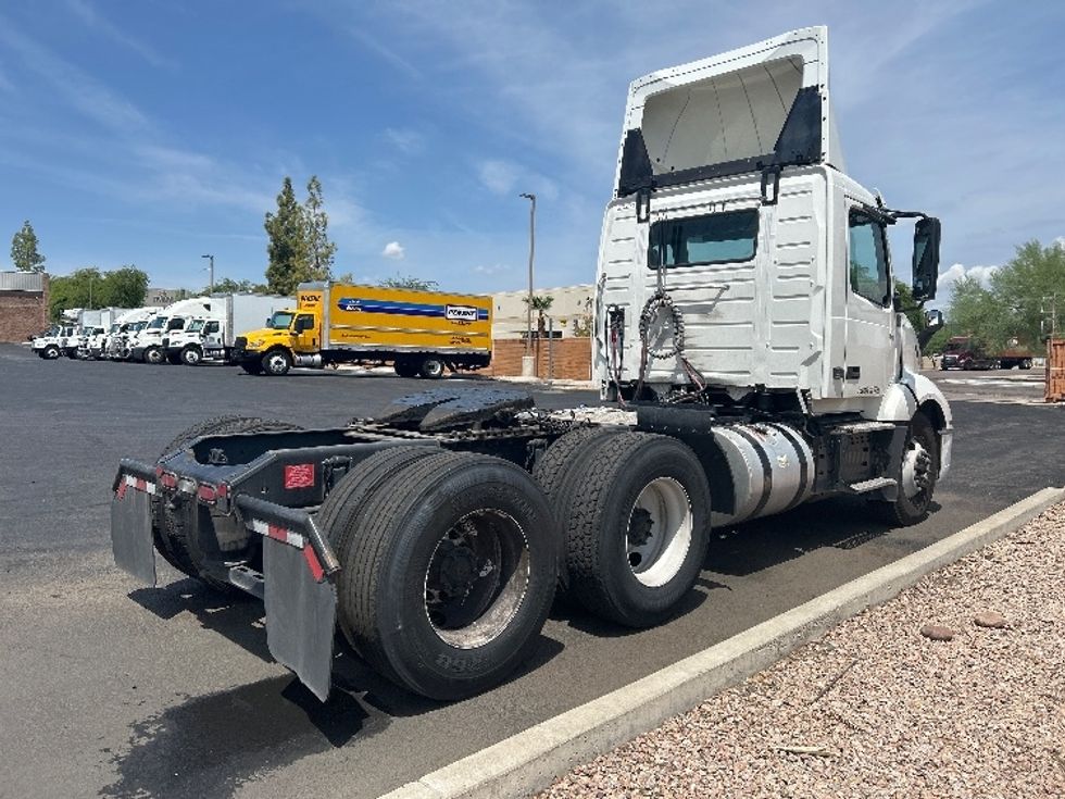 Day Cab Tractor-Heavy Duty Tractors-Volvo-2019-VNL64T300-Phoenix-AZ-207,415\n\t\tmiles-$ 51,500 - Image 7