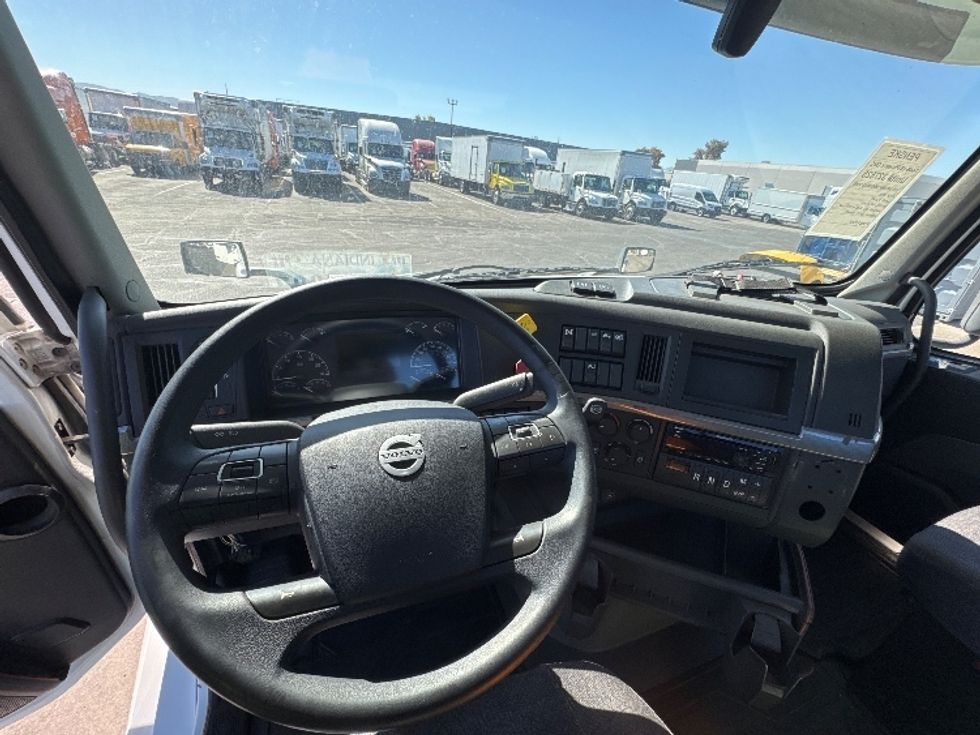Day Cab Tractor-Heavy Duty Tractors-Volvo-2019-VNL64T300-Phoenix-AZ-467,968\n\t\tmiles-$ 40,500 - Image 11