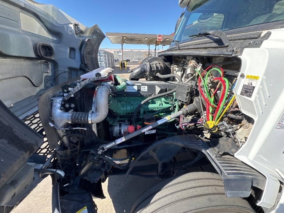Day Cab Tractor-Heavy Duty Tractors-Volvo-2019-VNL64T300-Phoenix-AZ-467,968\n\t\tmiles-$ 40,500 - Image 16