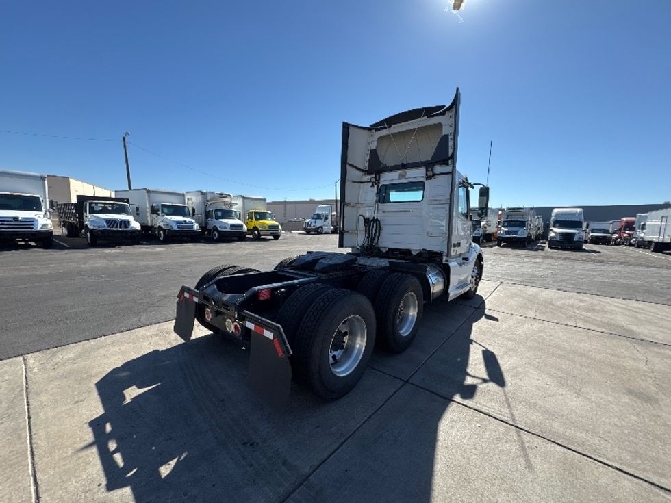 Day Cab Tractor-Heavy Duty Tractors-Volvo-2019-VNL64T300-Phoenix-AZ-467,968\n\t\tmiles-$ 40,500 - Image 7