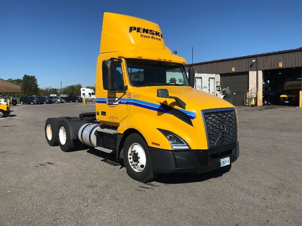 Day Cab Tractor-Heavy Duty Tractors-Volvo-2019-VNL64T300-Piqua-OH-435,251\n\t\tmiles-$ 47,500 - Image 1