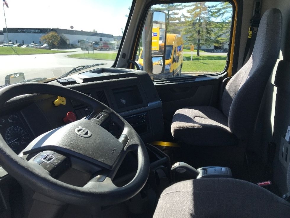 Day Cab Tractor-Heavy Duty Tractors-Volvo-2019-VNL64T300-Piqua-OH-435,251\n\t\tmiles-$ 47,500 - Image 10