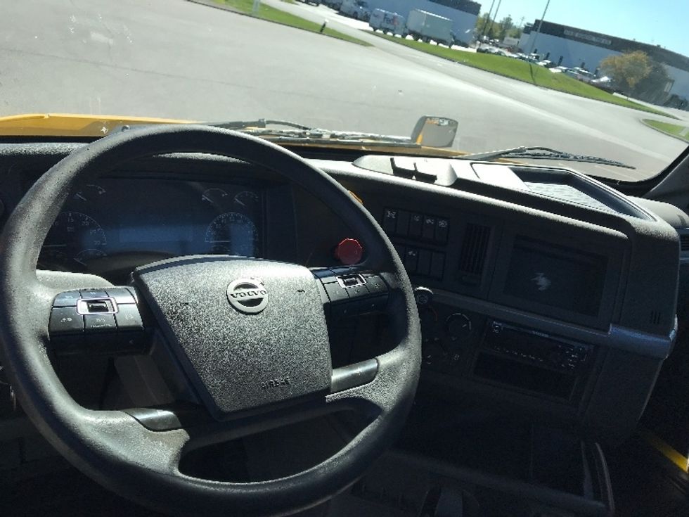 Day Cab Tractor-Heavy Duty Tractors-Volvo-2019-VNL64T300-Piqua-OH-435,251\n\t\tmiles-$ 47,500 - Image 11