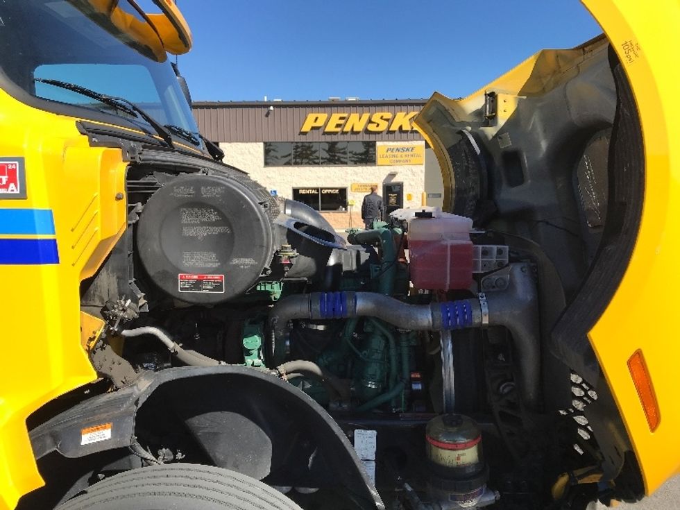 Day Cab Tractor-Heavy Duty Tractors-Volvo-2019-VNL64T300-Piqua-OH-435,251\n\t\tmiles-$ 47,500 - Image 15