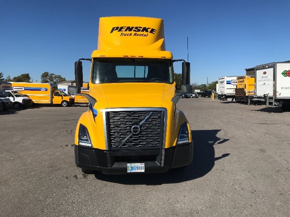 Day Cab Tractor-Heavy Duty Tractors-Volvo-2019-VNL64T300-Piqua-OH-435,251\n\t\tmiles-$ 47,500 - Image 2