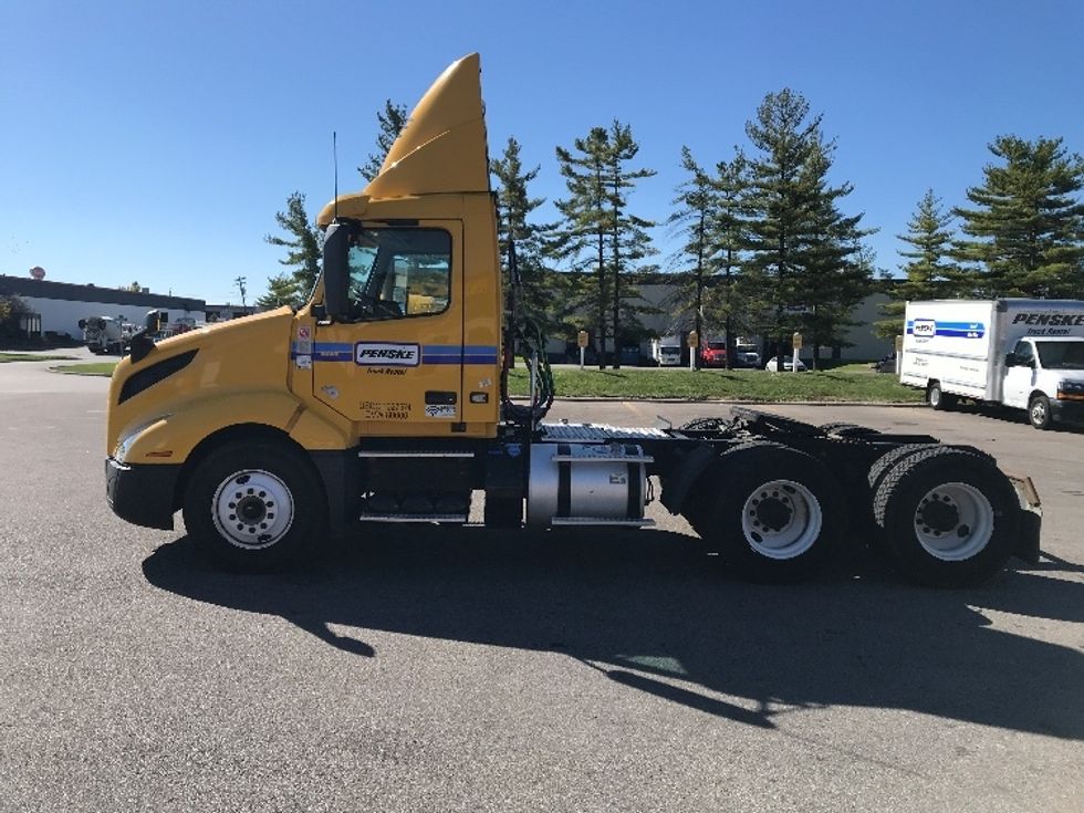 Day Cab Tractor-Heavy Duty Tractors-Volvo-2019-VNL64T300-Piqua-OH-435,251\n\t\tmiles-$ 47,500 - Image 4
