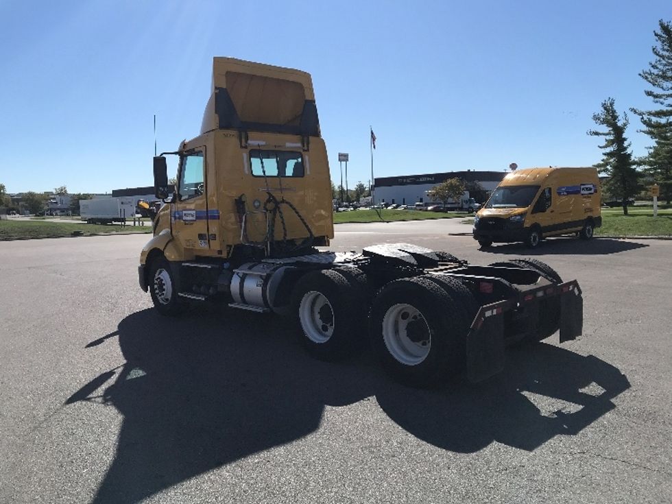 Day Cab Tractor-Heavy Duty Tractors-Volvo-2019-VNL64T300-Piqua-OH-435,251\n\t\tmiles-$ 47,500 - Image 5